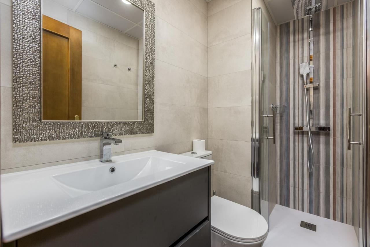 Apartment Center, 3 Bedrooms, And Parking Fuengirola