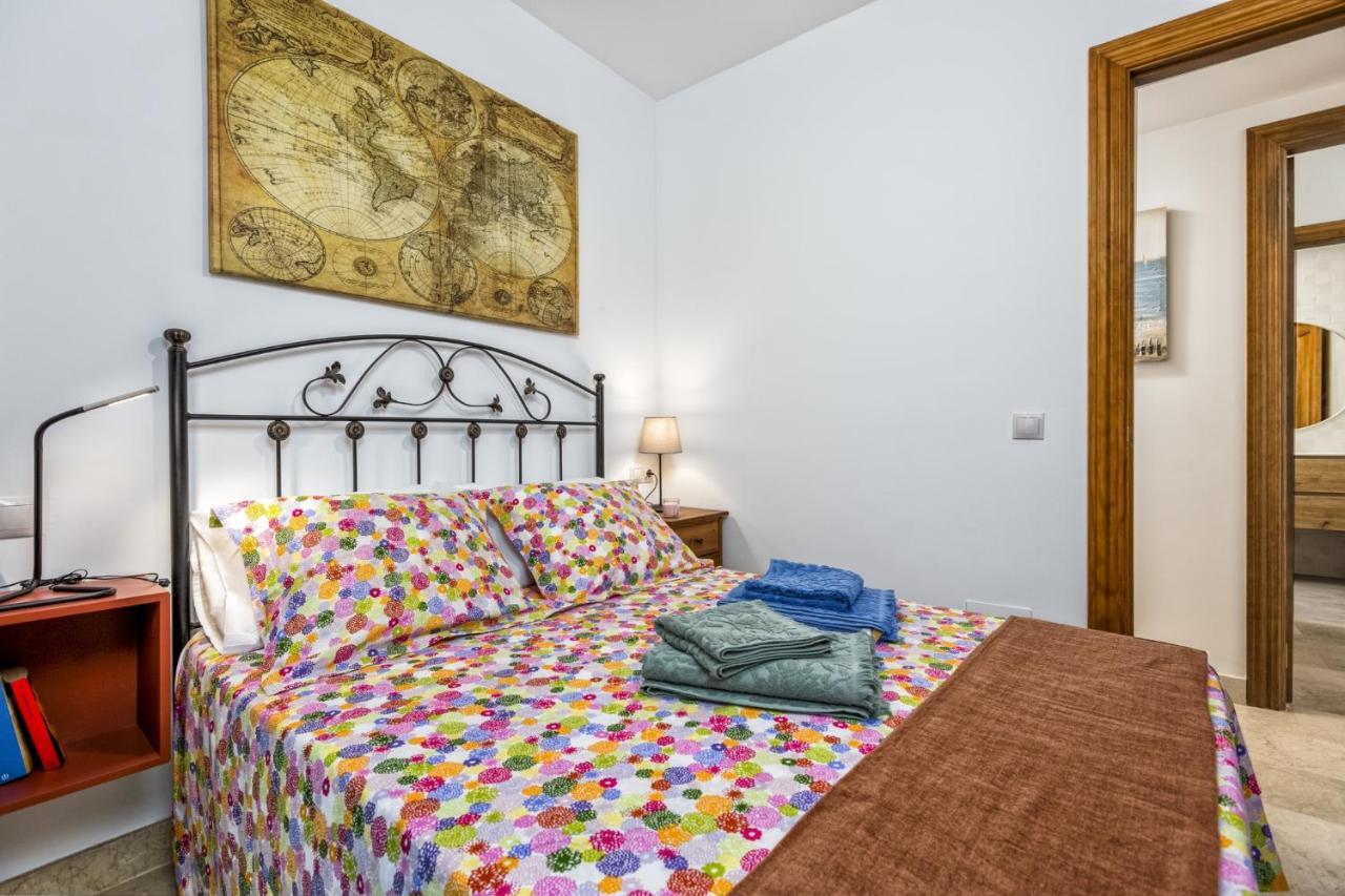 Apartment Center, 3 Bedrooms, And Parking *