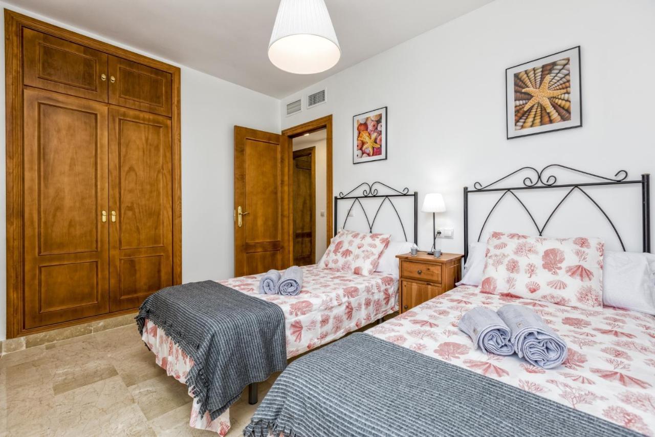 Center, 3 Bedrooms, And Parking